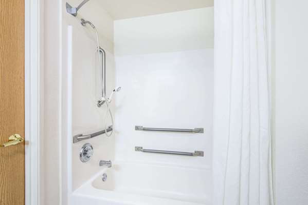  - Super 8 Hotel West Middlesex - I-80, Exit 4B