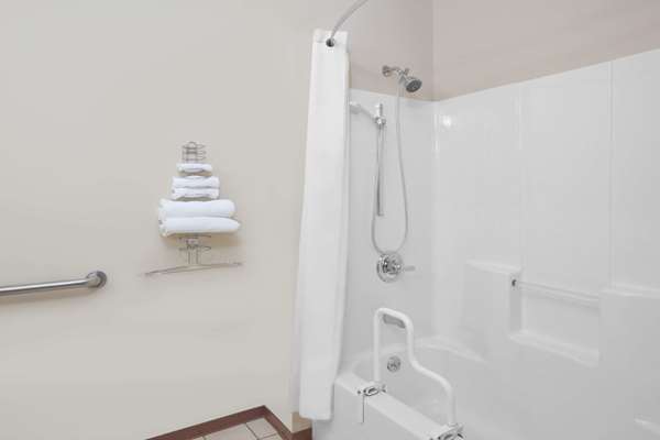  - Super 8 Hotel Mason City