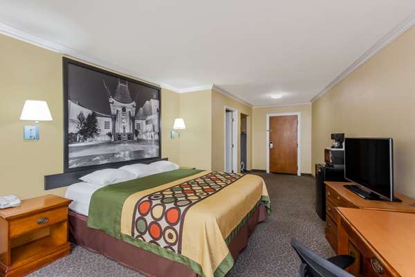  - Super 8 Hotel Downtown Los Angeles