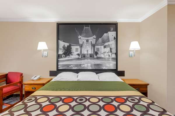  - Super 8 Hotel Downtown Los Angeles