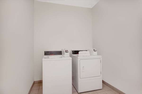  - Days Inn & Suites North Houston - I-45, Exits 66 & 66A