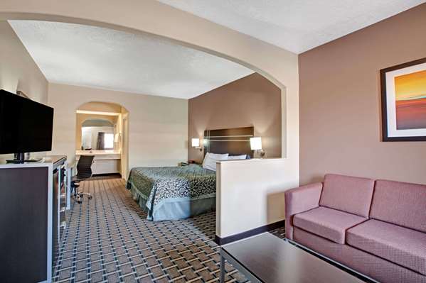 Suite - Days Inn & Suites North Houston - I-45, Exits 66 & 66A