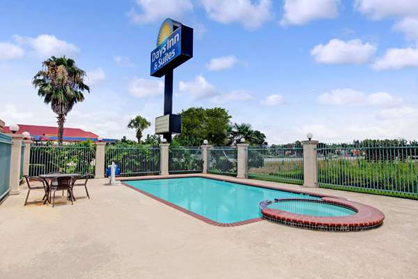 Pool - Days Inn & Suites North Houston - I-45, Exits 66 & 66A