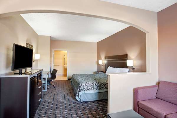  - Days Inn & Suites North Houston - I-45, Exits 66 & 66A