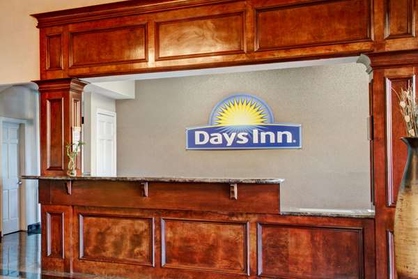  - Days Inn & Suites North Houston - I-45, Exits 66 & 66A