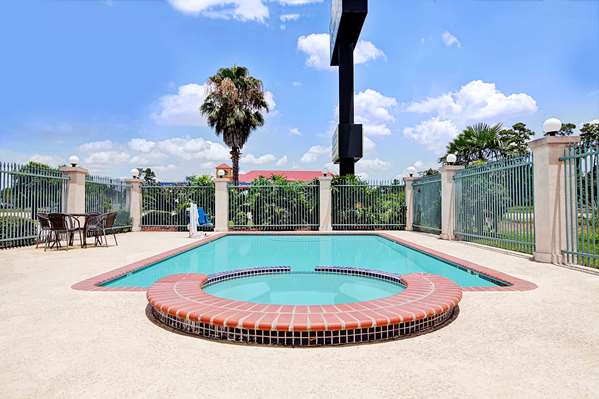 Pool - Days Inn & Suites North Houston - I-45, Exits 66 & 66A