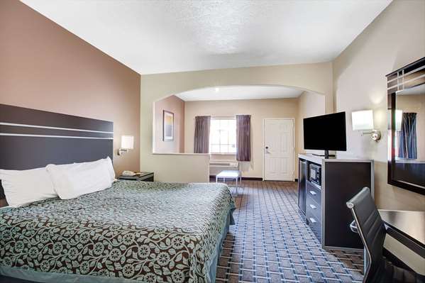 Suite - Days Inn & Suites North Houston - I-45, Exits 66 & 66A