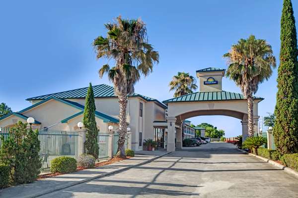 Exterior view - Days Inn & Suites North Houston - I-45, Exits 66 & 66A