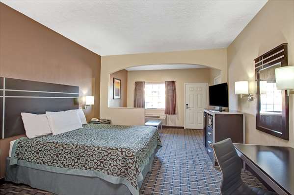  - Days Inn & Suites North Houston - I-45, Exits 66 & 66A