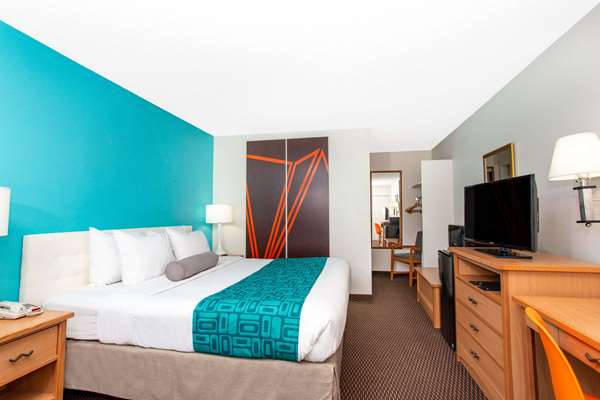  - Howard Johnson Express Inn South Colorado Springs - I-25, Exit 140