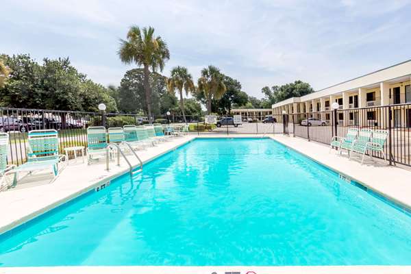 Pool - Days Inn Little River