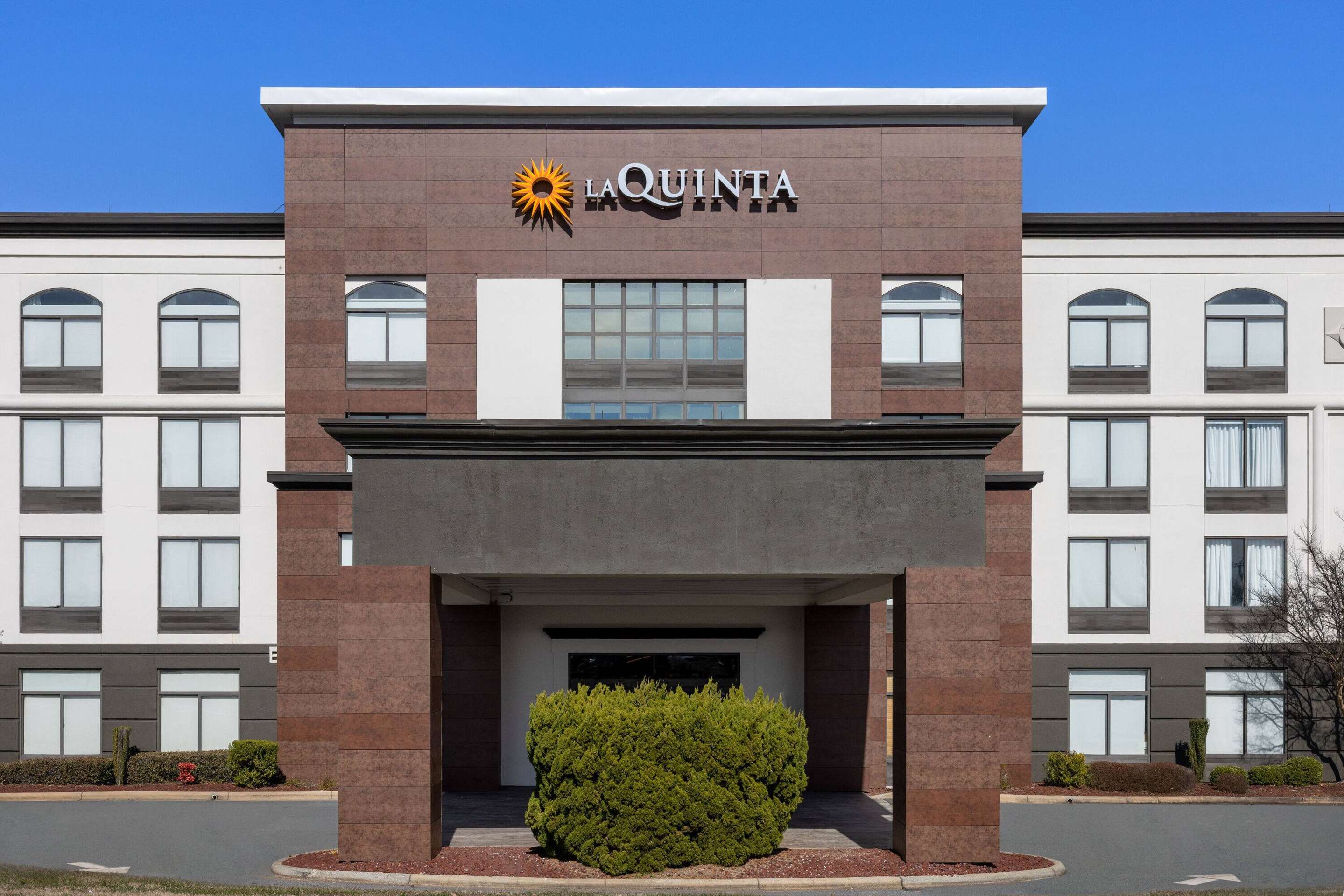 Exterior | La Quinta Inn & Suites by Wyndham Mooresville