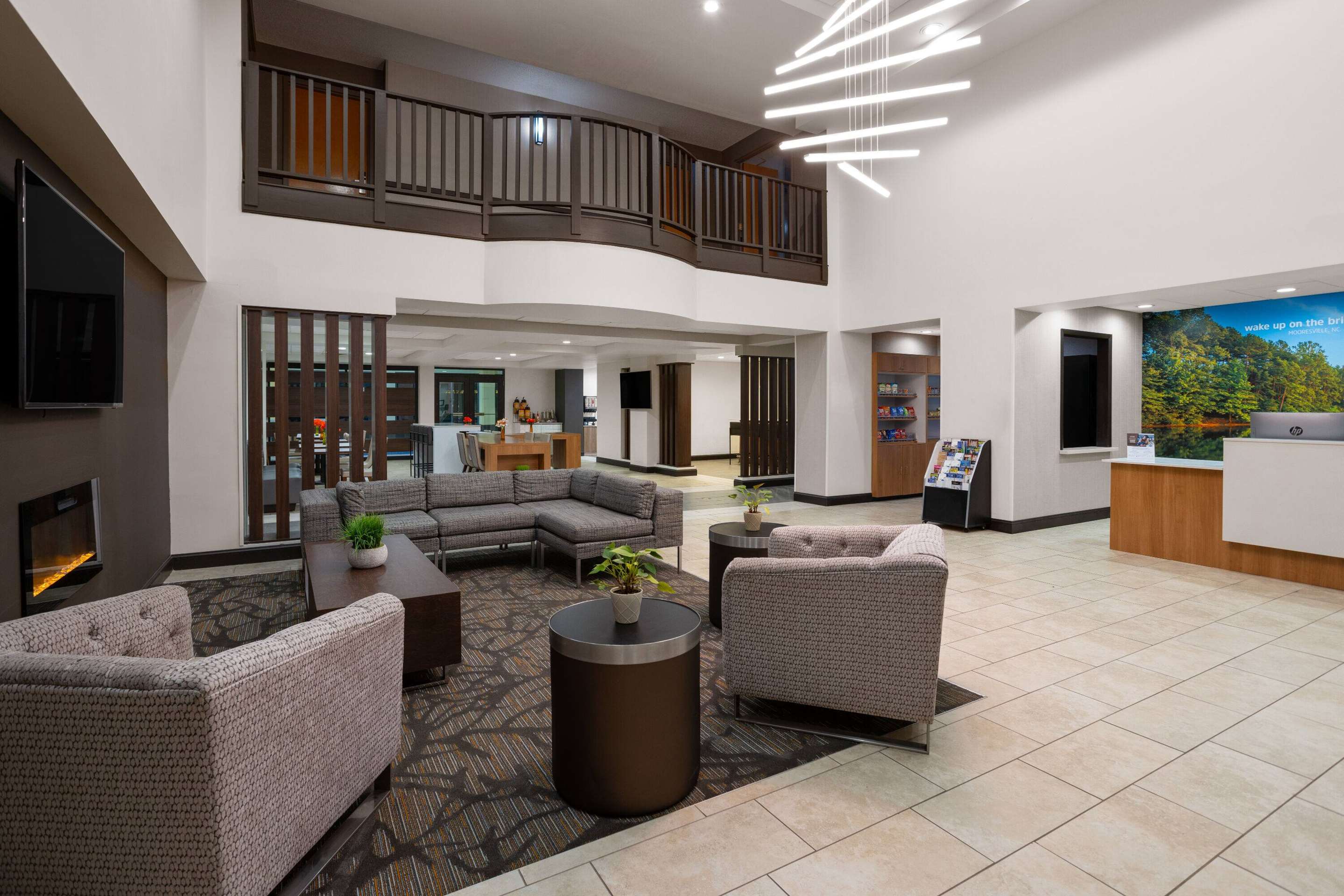 Lobby | La Quinta Inn & Suites by Wyndham Mooresville