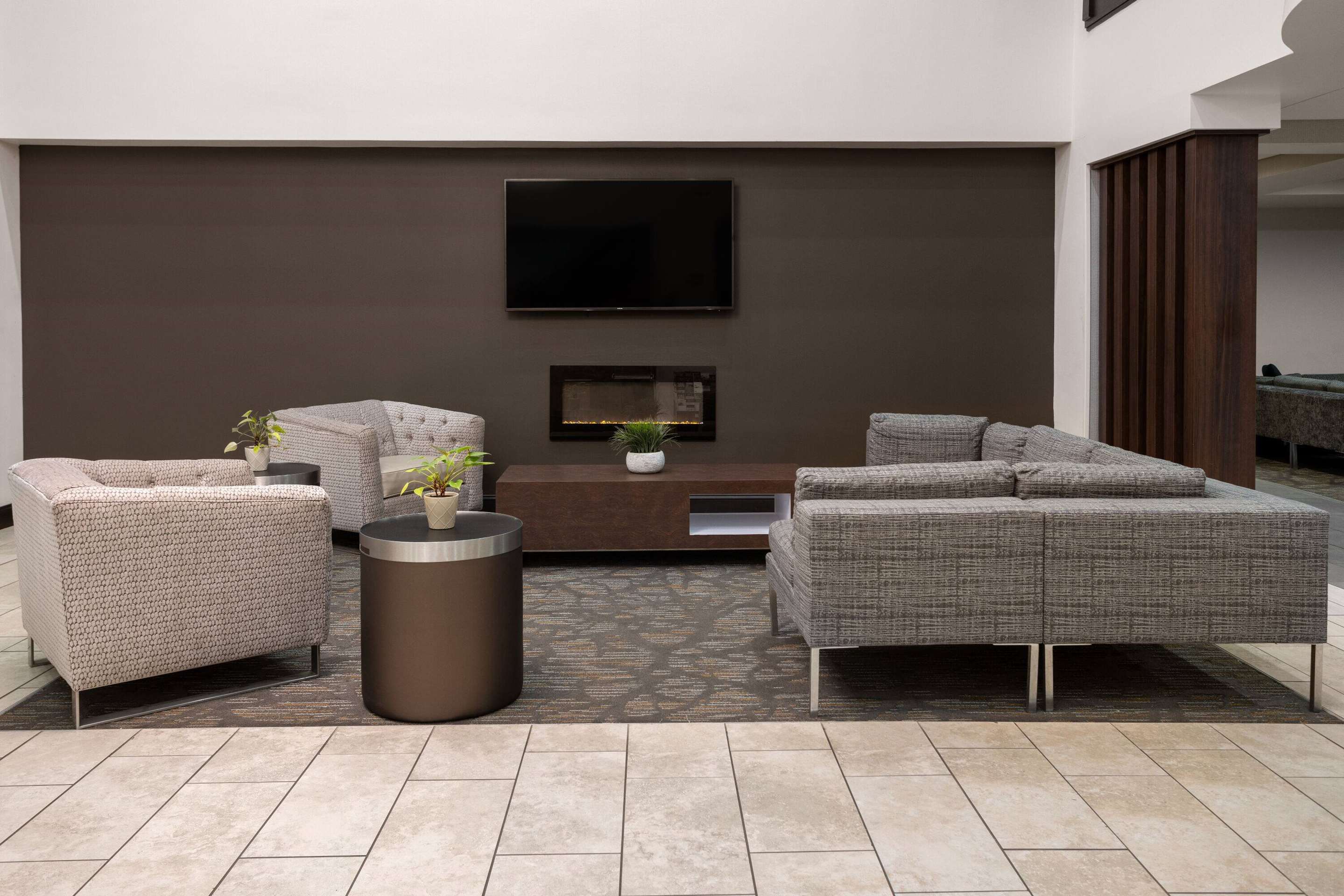 Lobby | La Quinta Inn & Suites by Wyndham Mooresville