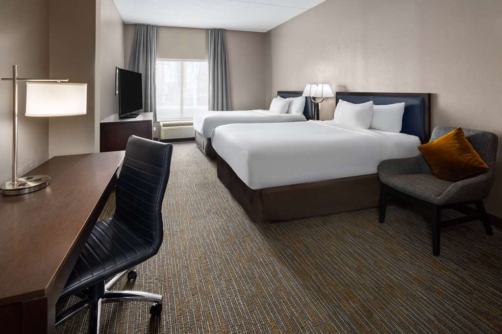 LA QUINTA BY WYNDHAM MOORESVILLE-guestroom-Guest Room,On-Site.jpg