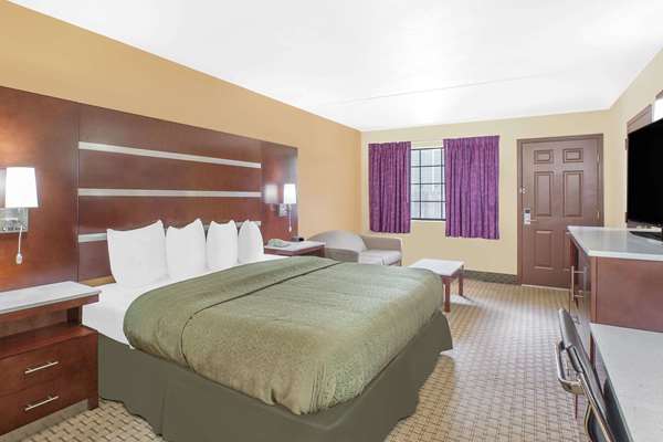 Suite - Days Inn Fayetteville - I-49, Exit 62
