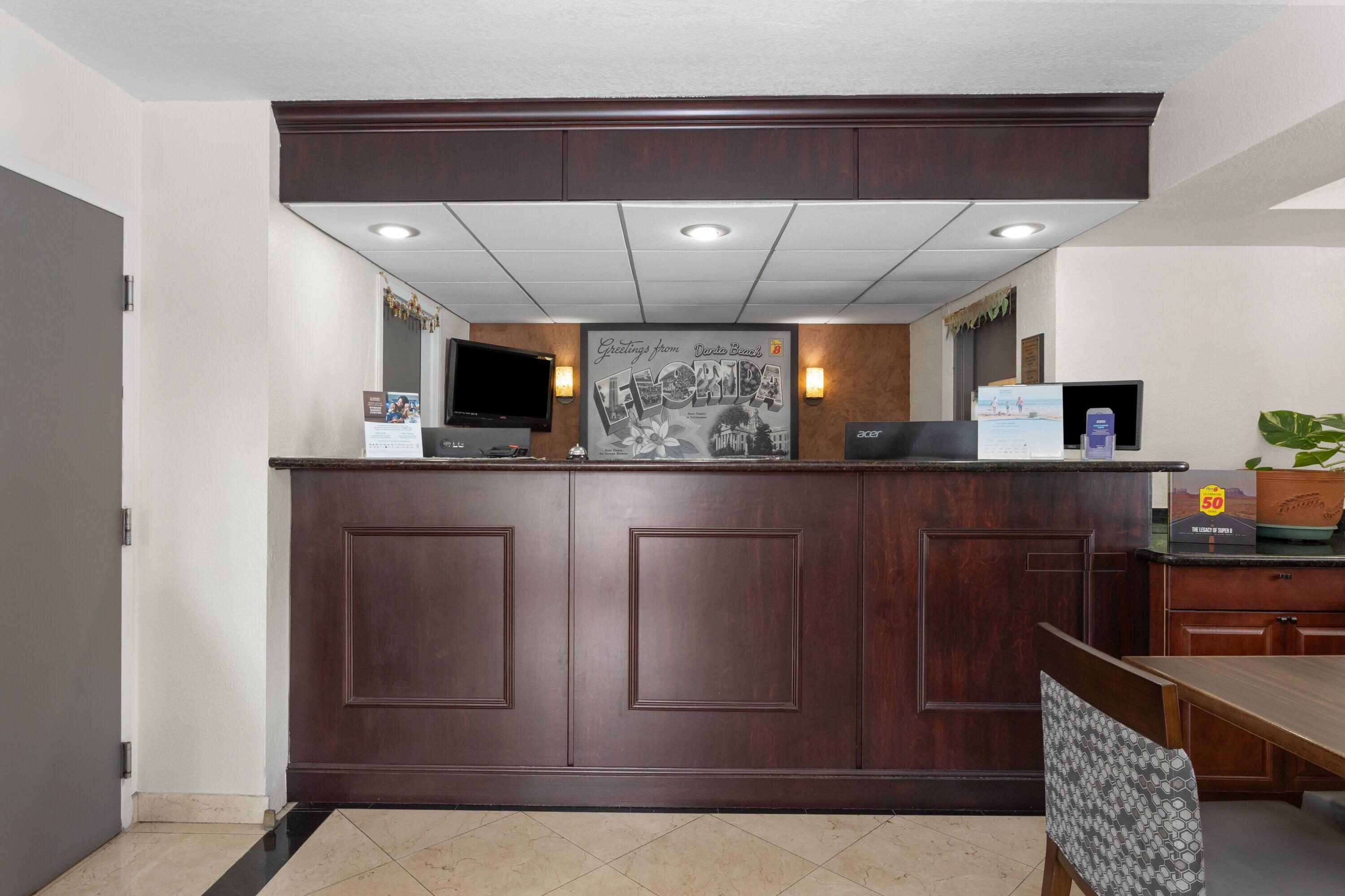 Reception | Super 8 by Wyndham Dania/Fort Lauderdale Arpt