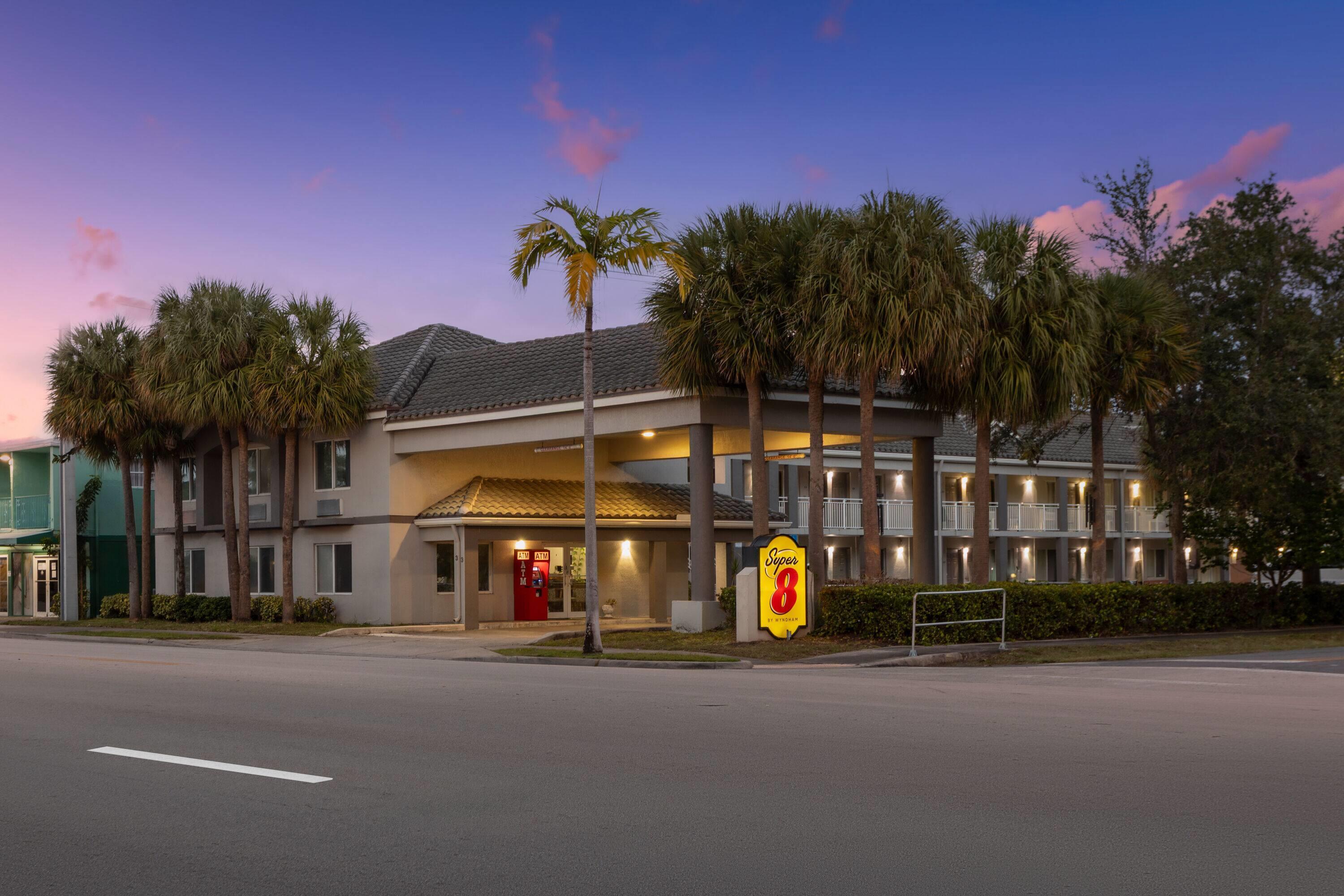 Exterior | Super 8 by Wyndham Dania/Fort Lauderdale Arpt