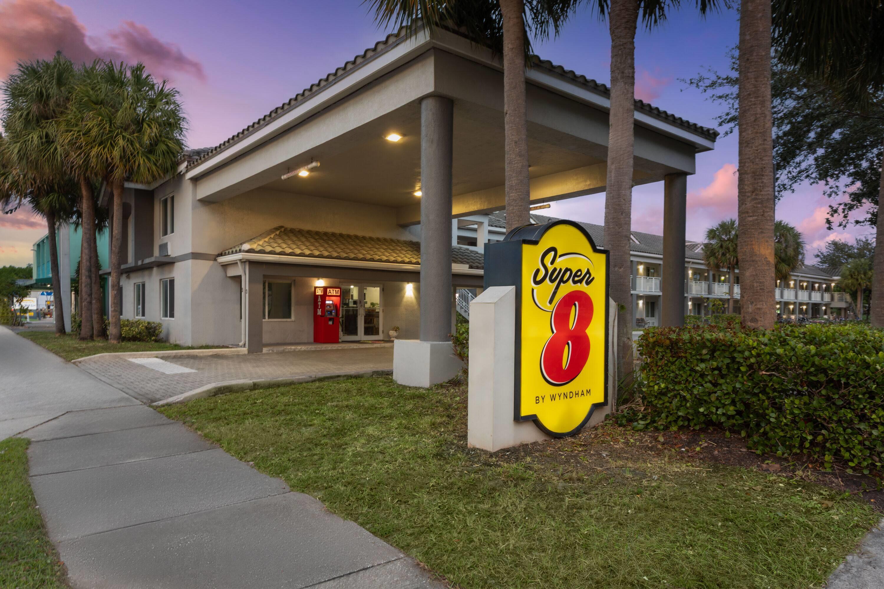 Exterior | Super 8 by Wyndham Dania/Fort Lauderdale Arpt