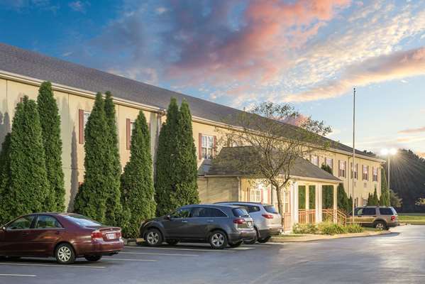 Exterior view - Super 8 Hotel Maumee - I-475, Exit 6