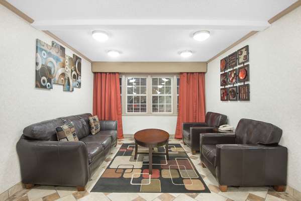  - Super 8 Hotel Maumee - I-475, Exit 6