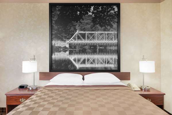  - Super 8 Hotel Maumee - I-475, Exit 6