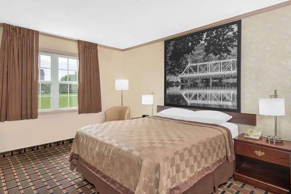  - Super 8 Hotel Maumee - I-475, Exit 6