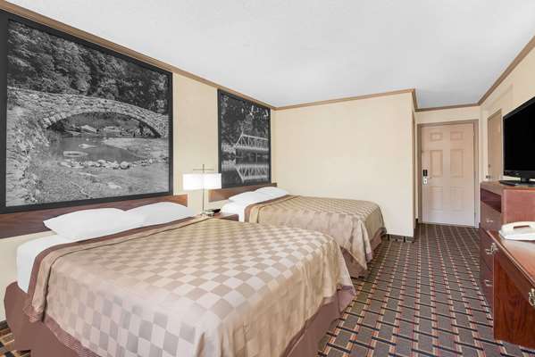  - Super 8 Hotel Maumee - I-475, Exit 6