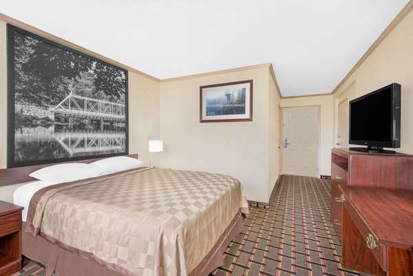 - Super 8 Hotel Maumee - I-475, Exit 6