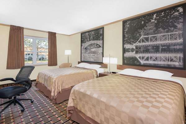  - Super 8 Hotel Maumee - I-475, Exit 6