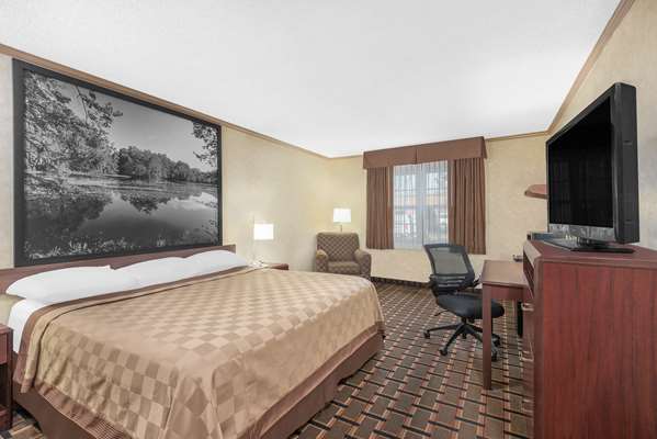  - Super 8 Hotel Maumee - I-475, Exit 6