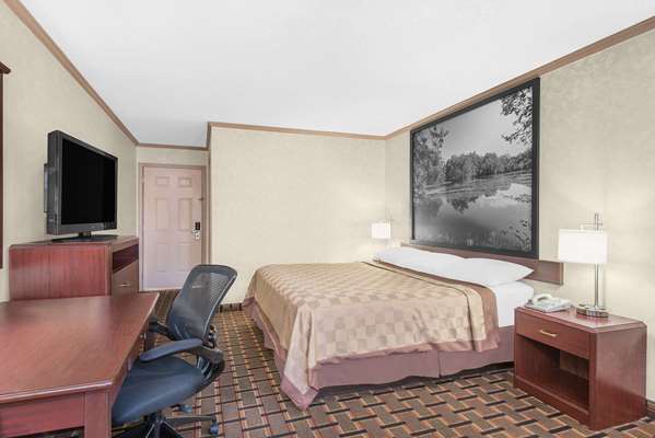  - Super 8 Hotel Maumee - I-475, Exit 6