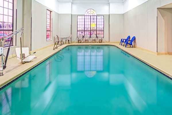 Pool - Super 8 Hotel Dawsonville