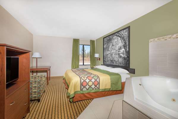 Suite - Super 8 Hotel Dawsonville