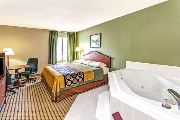 Suite - Super 8 Hotel Dawsonville