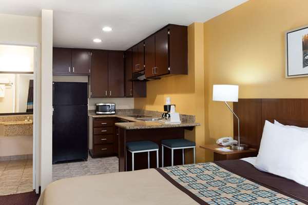Suite - Days Inn Mission Valley San Diego