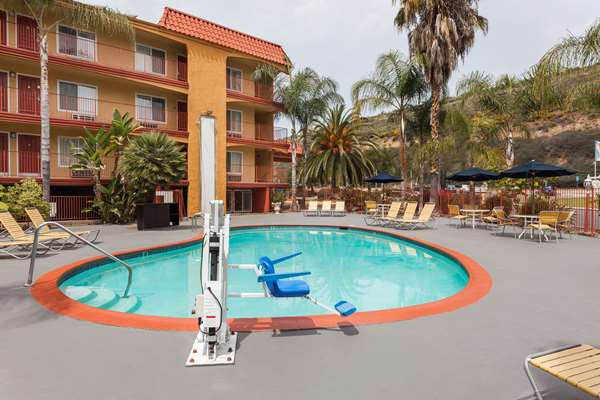 Pool - Days Inn Mission Valley San Diego