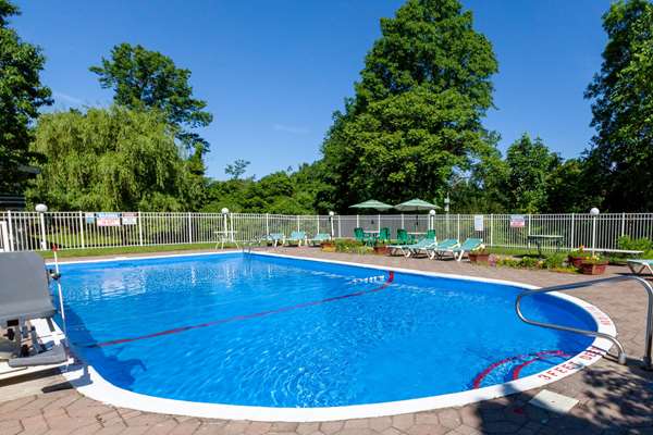 Pool - Days Inn Nanuet - I-87, Exit 14