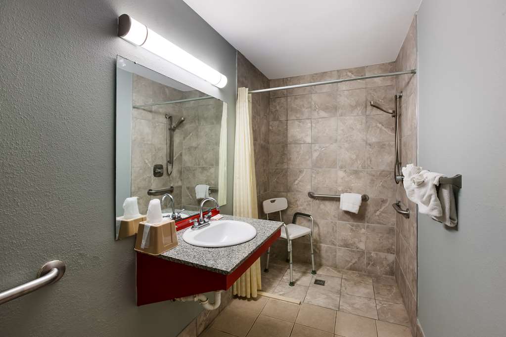 Knights Inn Fayetteville/Fort Bragg-guestroom-Guest Room,Bathroom,On-Site.jpg