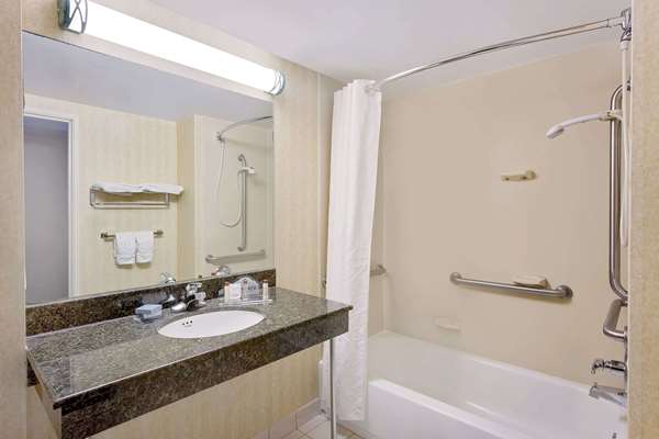  - Wingate by Wyndham Arlington Heights - I-90, Exit 70