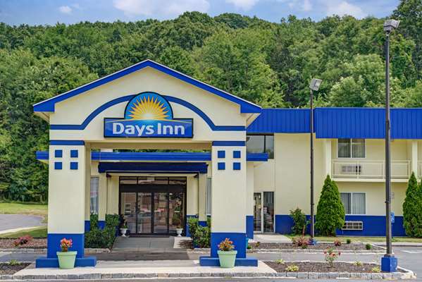 Exterior view - Days Inn Southington - I-84, Exit 32