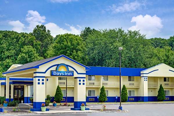 Exterior view - Days Inn Southington - I-84, Exit 32