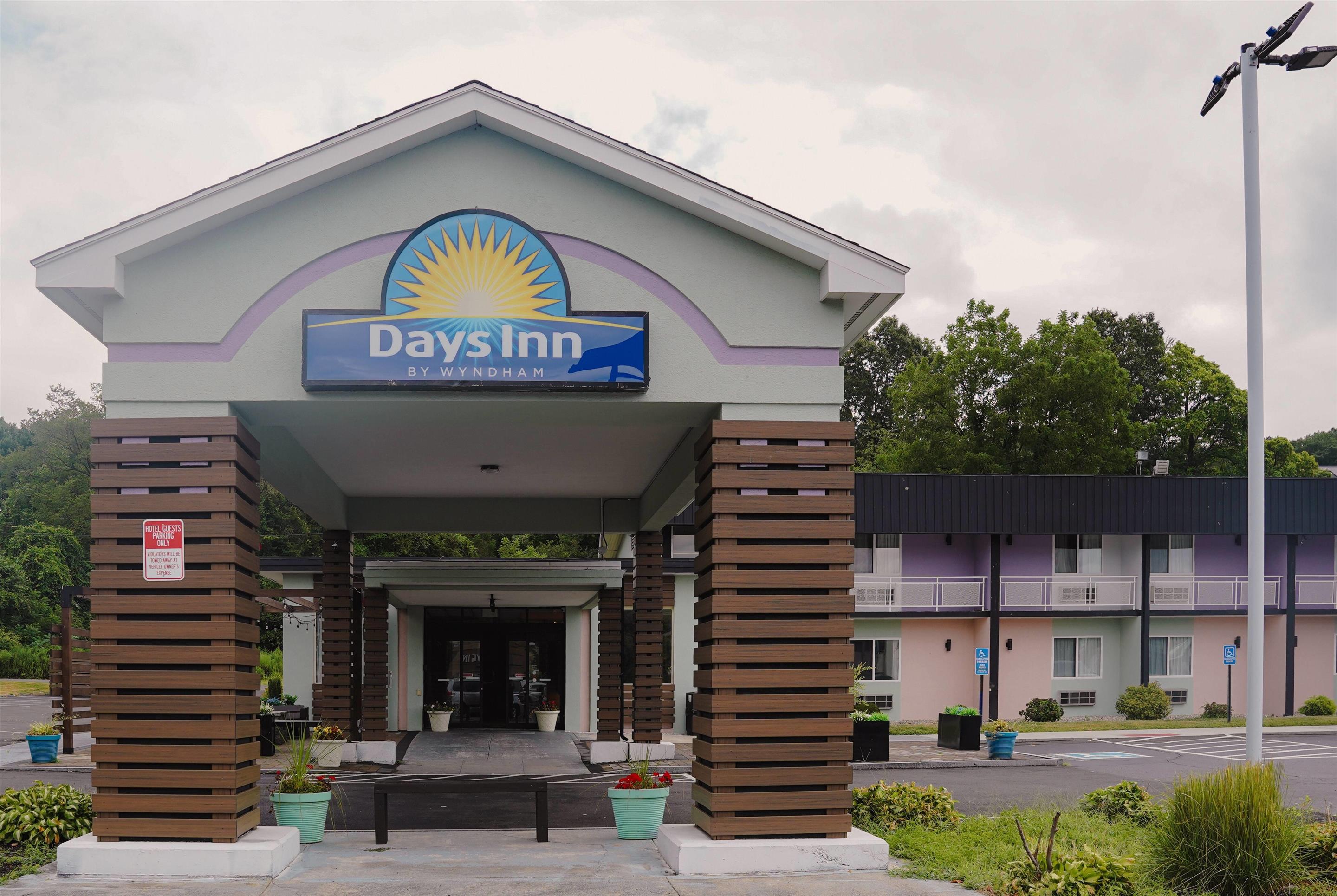 Exterior | Days Inn by Wyndham Southington