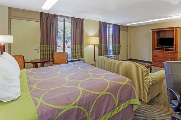 Suite - Super 8 Motel Manassas