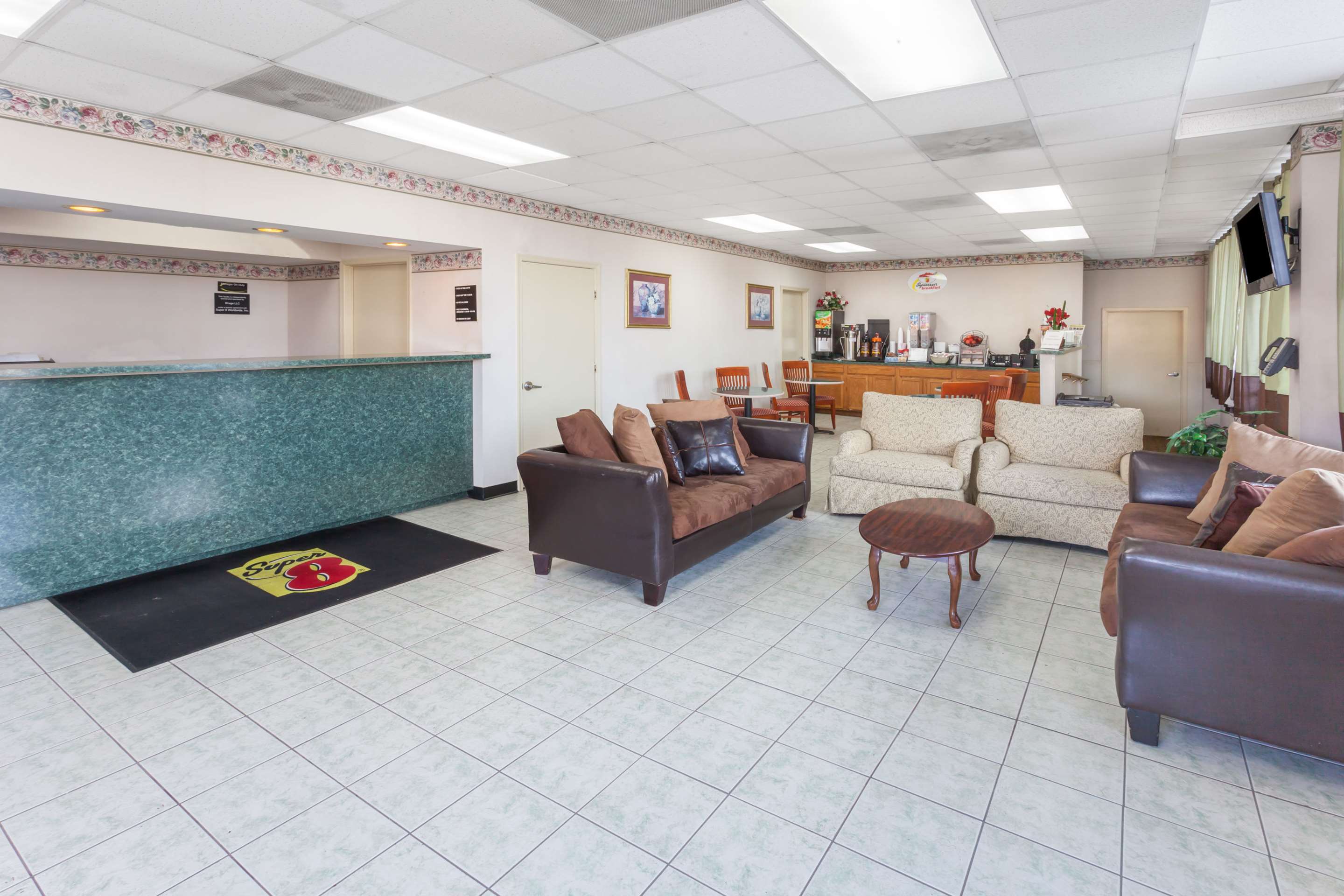 Lobby | Super 8 by Wyndham Manassas