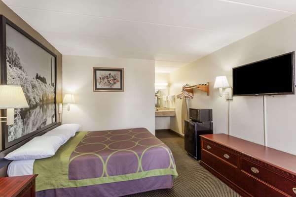  - Super 8 Motel Manassas