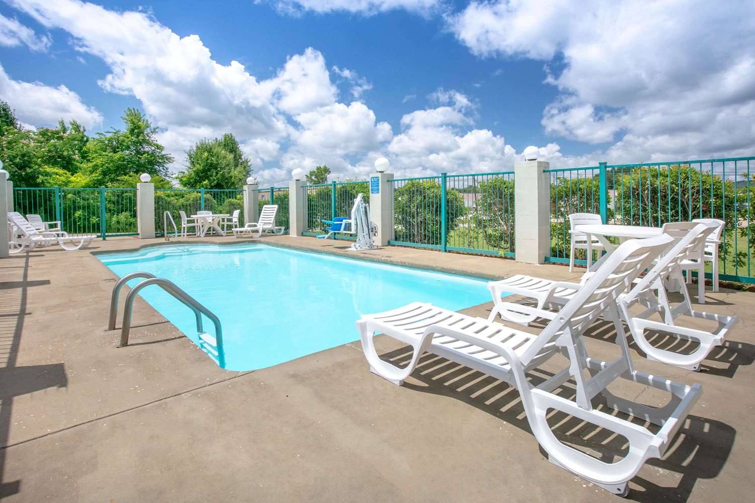 Days Inn Hamilton, AL See Discounts