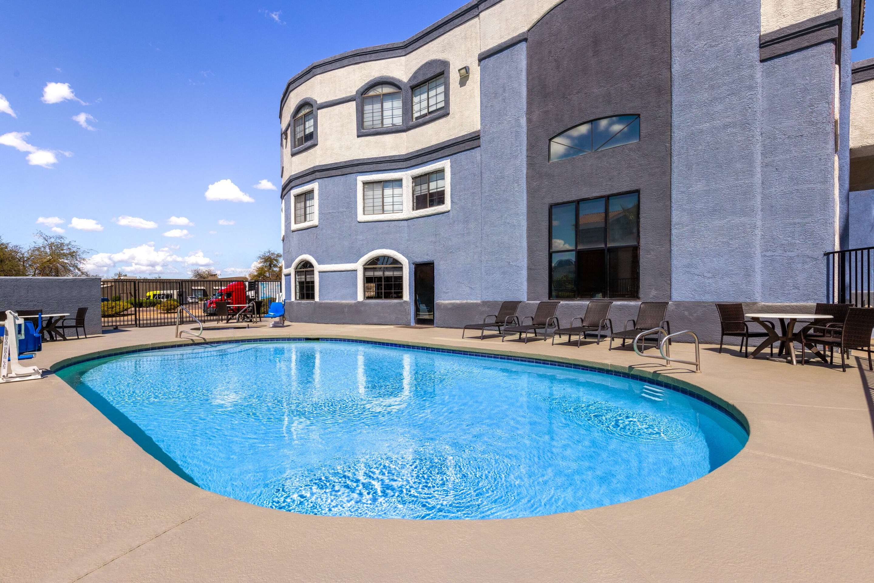 Pool | Days Inn & Suites by Wyndham Tucson/Marana