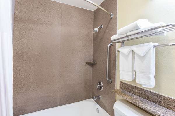  - Days Inn near Legoland Carlsbad - I-5, Exit 49
