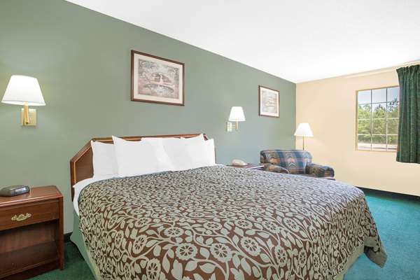  - Days Inn Lincoln - I-20, Exit 168